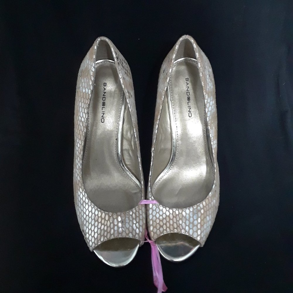 Vacation Ready Sandals    Bandolino gold wedge size 7